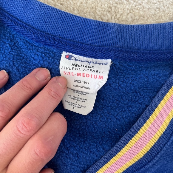 Urban Outfitters - Champion Sweatshirt - Picture 3 of 3